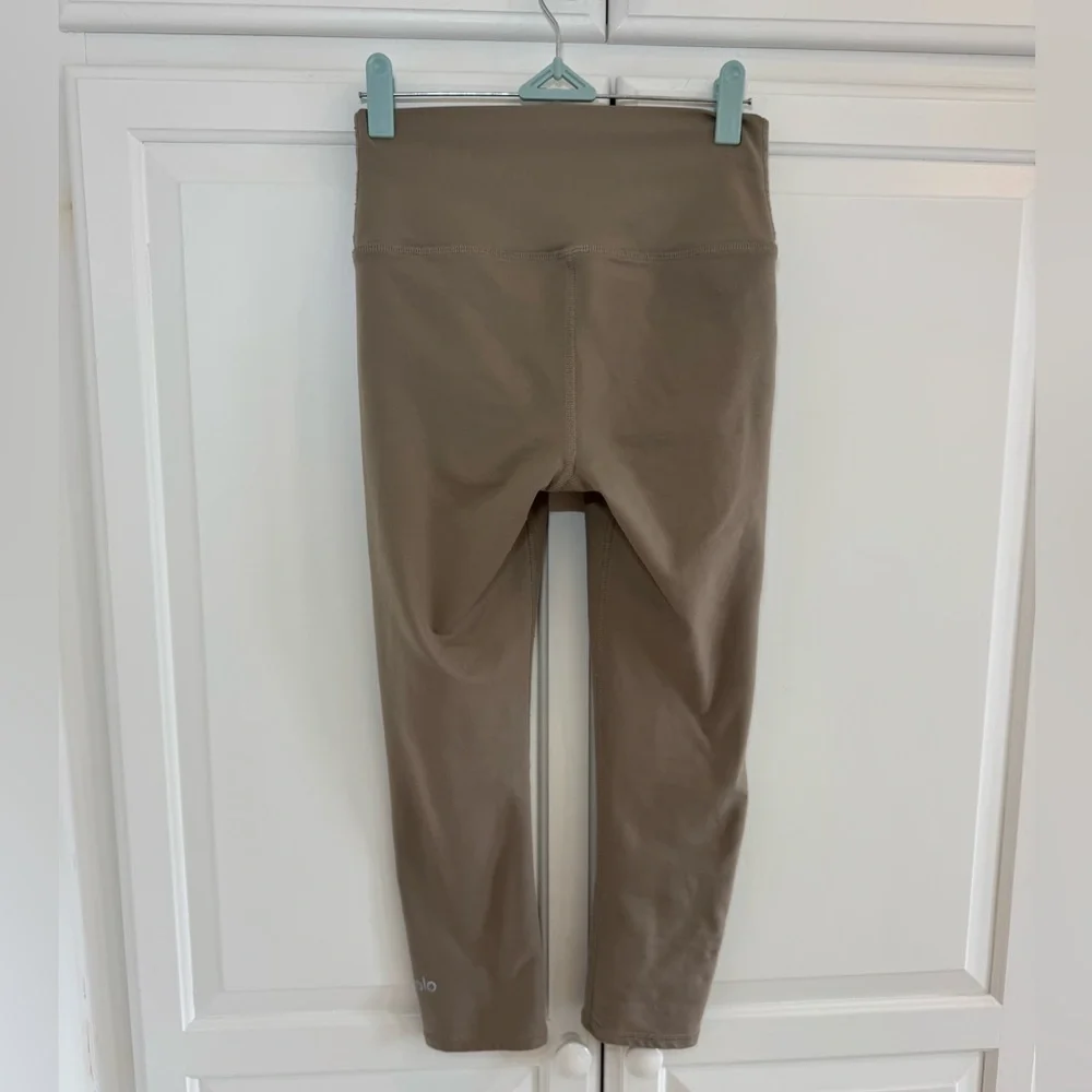 Alo Yoga High-Waist Airbrush Capri Leggings XS